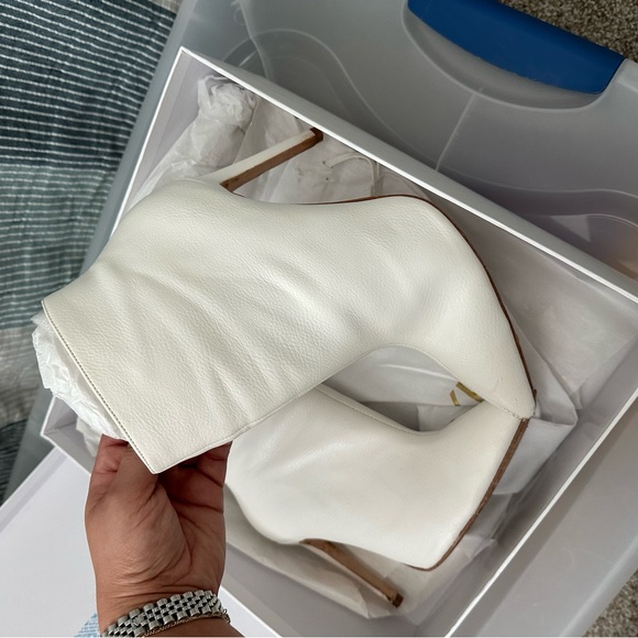 Revolve Raye heeled booties - Picture 2 of 11